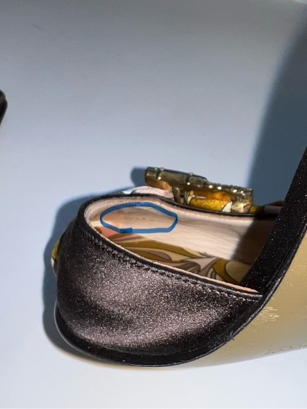 Vintage EMILIO PUCCI Silk Satin Mules w/ Emerald Crystal Buckle -Size EU 36.5 - Picture 14 of 14